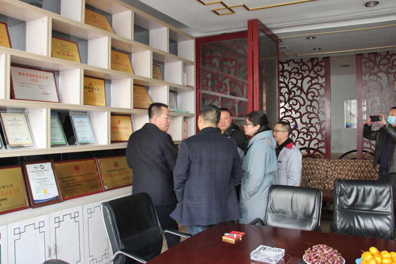 新疆天業(yè)集團公司董事長李河、譚新民等人蒞臨陜西甘霖實業(yè)公司考察指導工作