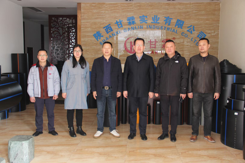 新疆天業(yè)集團公司董事長李河、譚新民等人蒞臨陜西甘霖實業(yè)公司考察指導工作