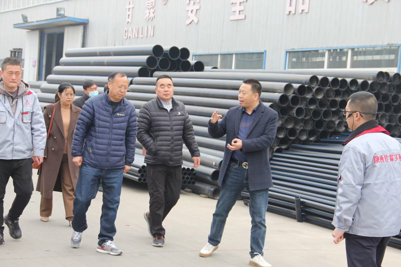 三門峽市陜州區(qū)水利局張局長，自來水公司趙總經(jīng)理等人蒞臨陜西甘霖實業(yè)公司考察指導(dǎo)工作