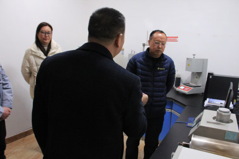 三門峽市陜州區(qū)水利局張局長，自來水公司趙總經(jīng)理等人蒞臨陜西甘霖實業(yè)公司考察指導(dǎo)工作