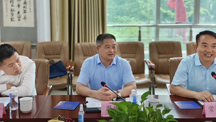 周德林一行拜訪西安市商洛商會和盤龍藥業(yè)集團(tuán)主要領(lǐng)導(dǎo) 周德林一行拜訪西安市商洛商會和盤龍藥業(yè)集團(tuán)主要領(lǐng)導(dǎo)