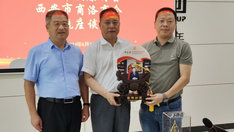 周德林一行拜訪西安市商洛商會和盤龍藥業(yè)集團(tuán)主要領(lǐng)導(dǎo) 周德林一行拜訪西安市商洛商會和盤龍藥業(yè)集團(tuán)主要領(lǐng)導(dǎo)